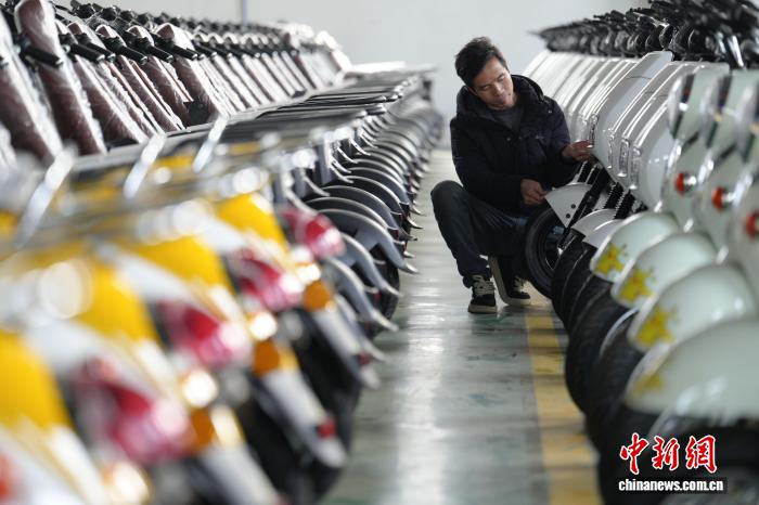 海外向け注文品の生産に追われるオートバイメーカー　貴州省銅仁