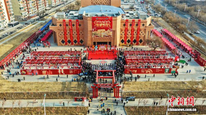 新疆・吐魯番市で春節用品マーケットが開幕