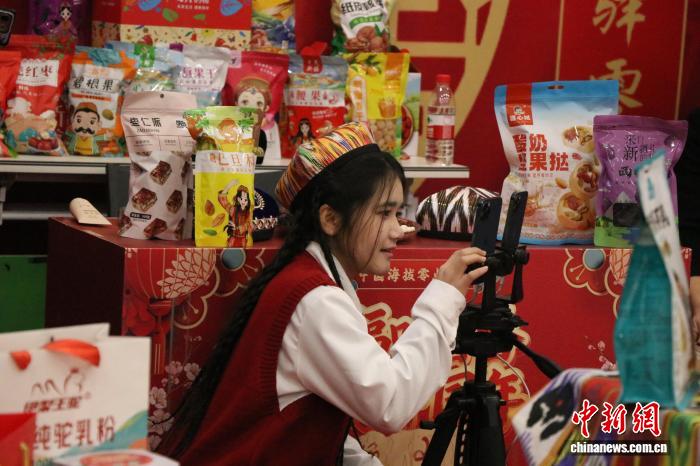 新疆・吐魯番市で春節用品マーケットが開幕