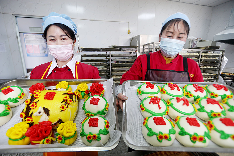 新春を祝う「福馬」の飾り蒸しパン制作がピークに　江蘇省連雲港