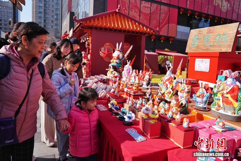 春節ムード高まる北京の隆福寺エリア