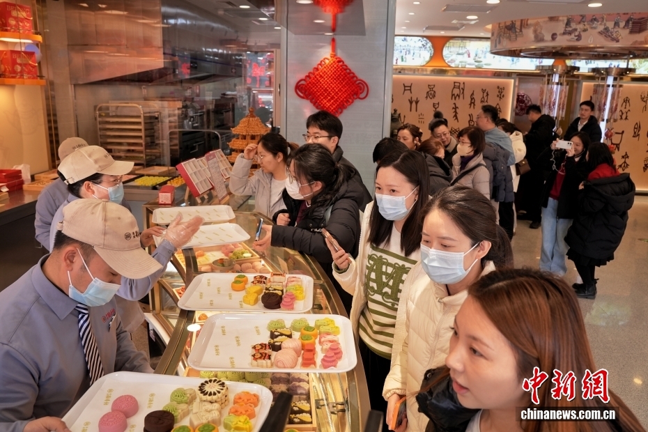 春節ムード高まる北京の隆福寺エリア