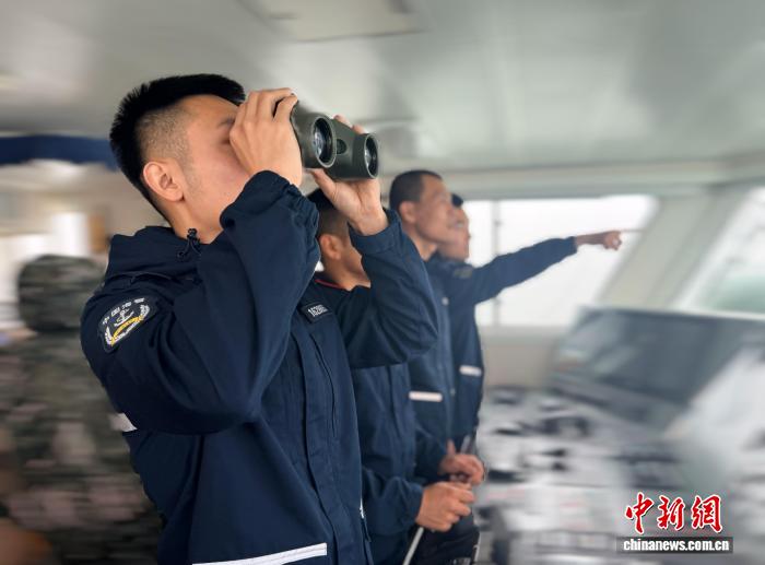 共同パトロールを行う大連海警局の警備隊（画像提供・大連海警局）。