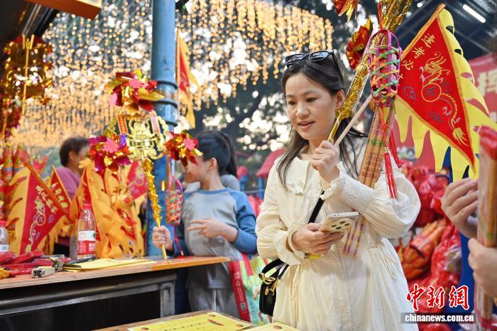 レタスで財を成す？民俗イベント「坑口生菜会」開催　広東省広州