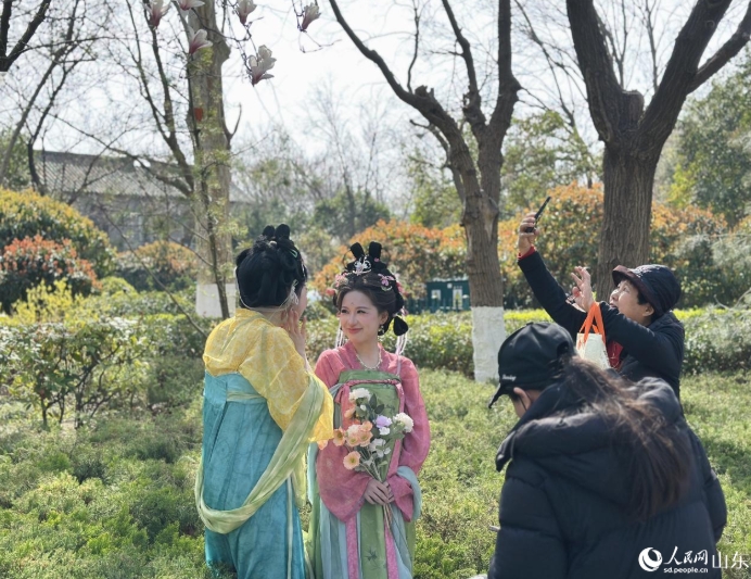 春色に染まる大明湖　山東省