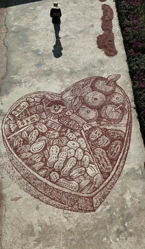 豊作となった作物を描いた寧さんの絵（動画のスクリーンショット）。