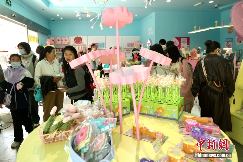 清明節連休に北京を訪れた観光客は延べ1千万人超、観光消費額は100億元超に