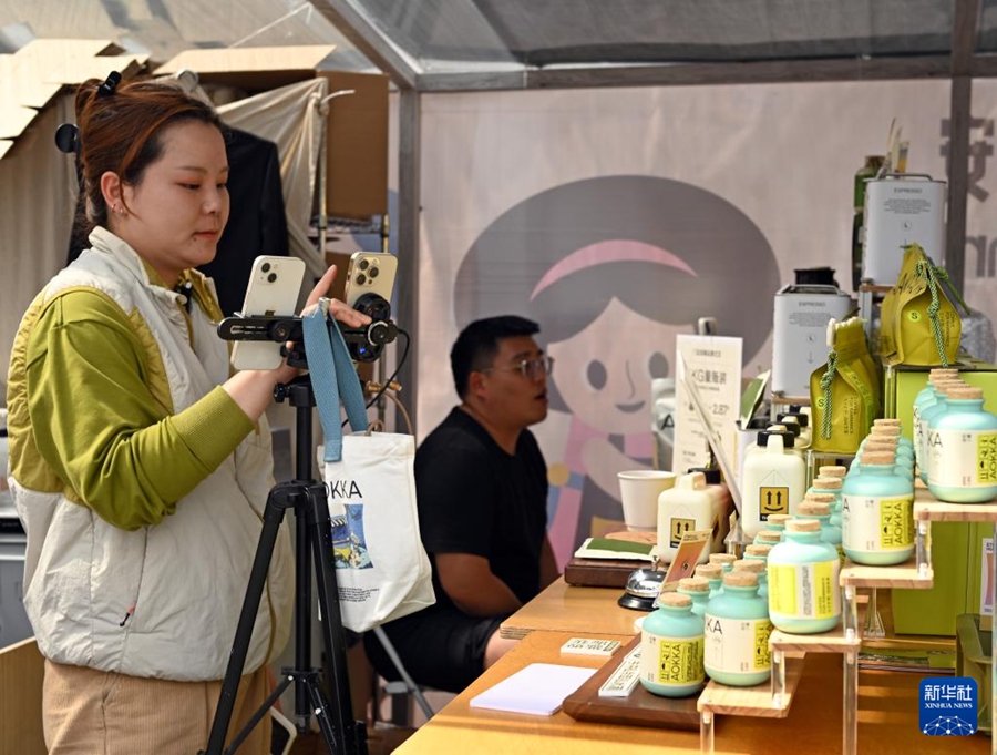 コーヒーの香り漂う春の静安　上海市