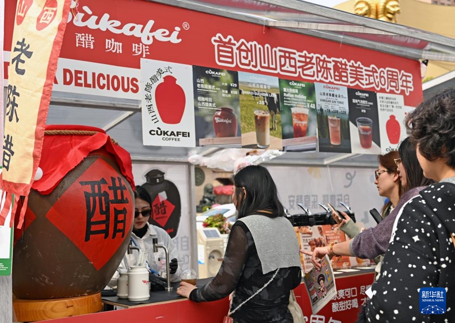 コーヒーの香り漂う春の静安　上海市