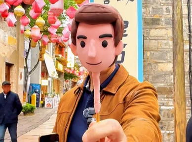 スペイン人青年が作ってもらった麺塑人形は「まるで18歳の時の自分」