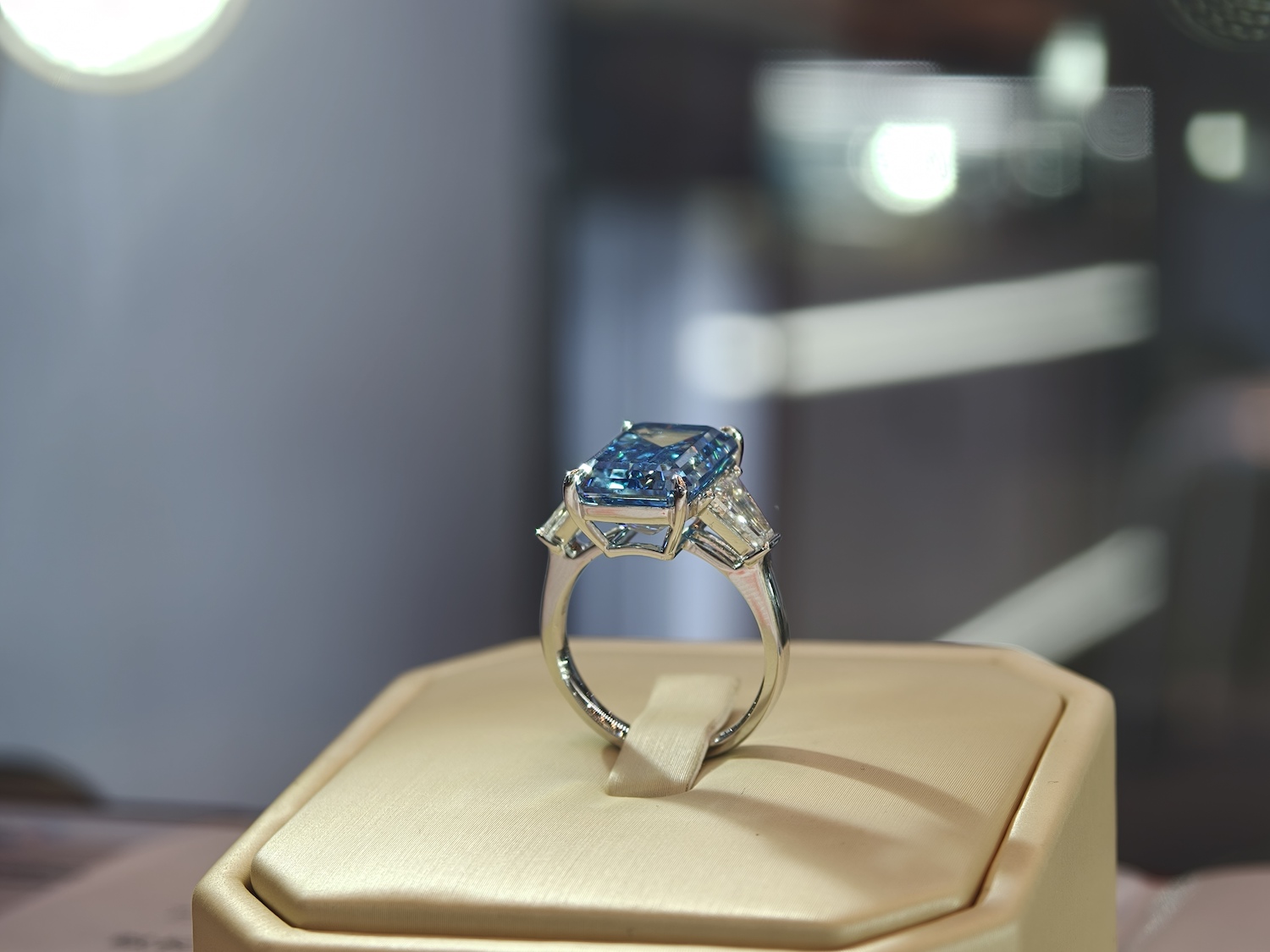 第139回広州交易会の会場で、展示された合成ダイヤモンド（4月23日撮影・王雅蝶）。