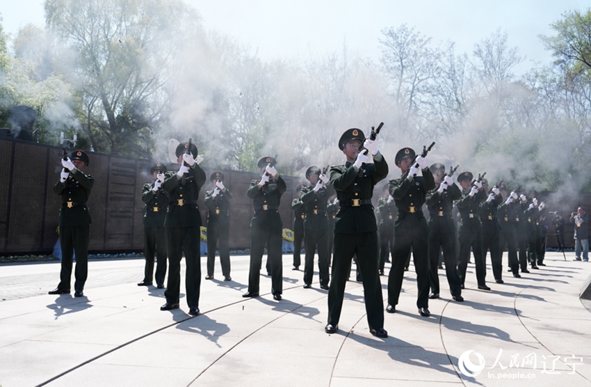 13回目となる在韓中国人民志願軍烈士の埋葬式　遼寧省瀋陽