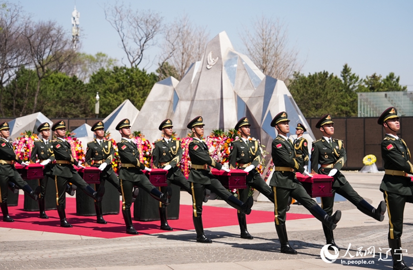 13回目となる在韓中国人民志願軍烈士の埋葬式　遼寧省瀋陽