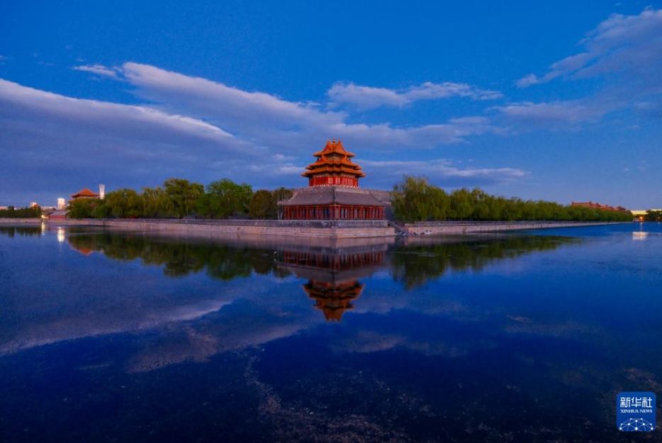 夕暮れの絶景広がる故宮角楼　北京