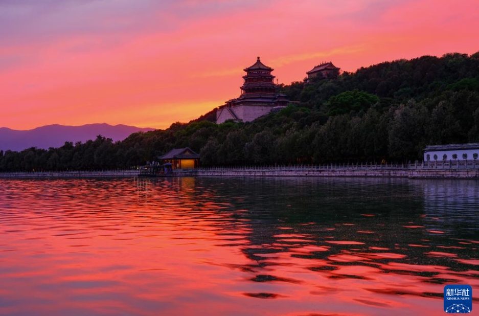美しい夕焼け広がる北京市
