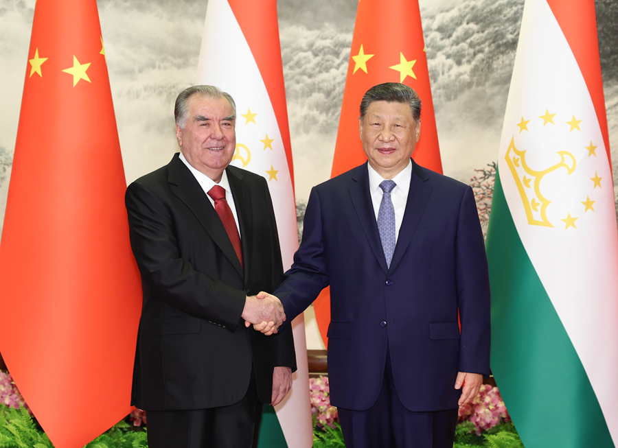 習近平国家主席がタジキスタンのラフモン大統領と会談