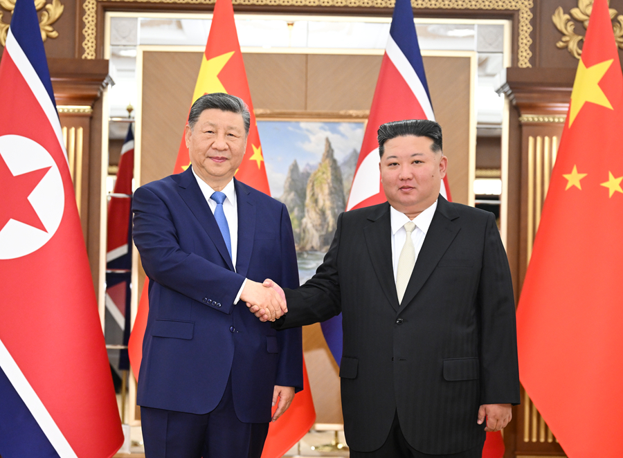 訪朝中の習近平総書記が金正恩朝鮮労働党総書記と会談
