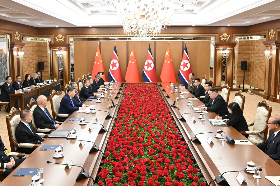 訪朝中の習近平総書記が金正恩朝鮮労働党総書記と会談