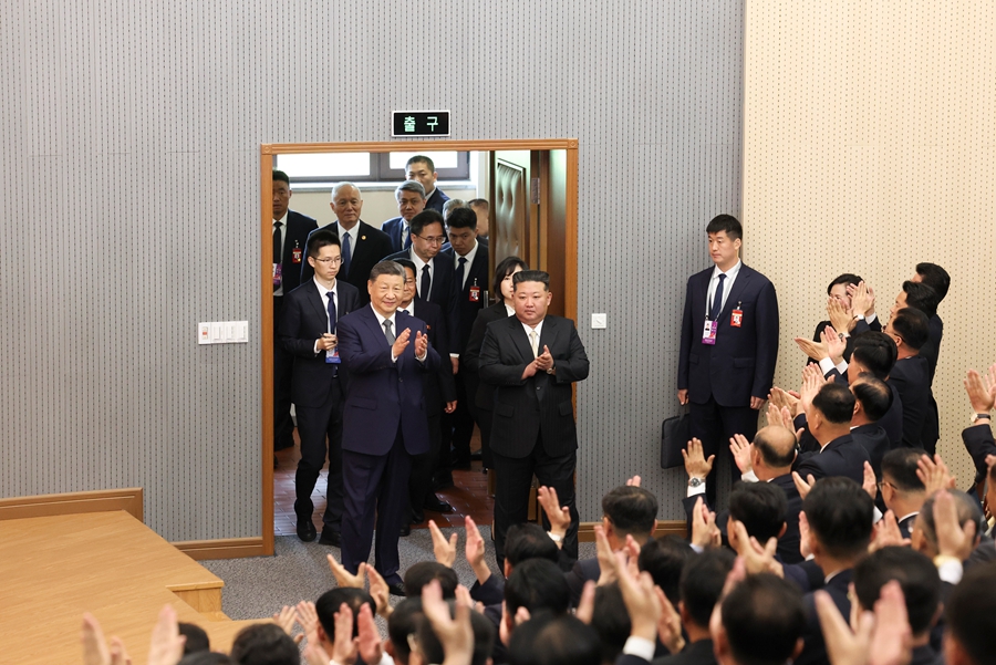 習総書記が朝鮮労働党中央幹部学校を訪問