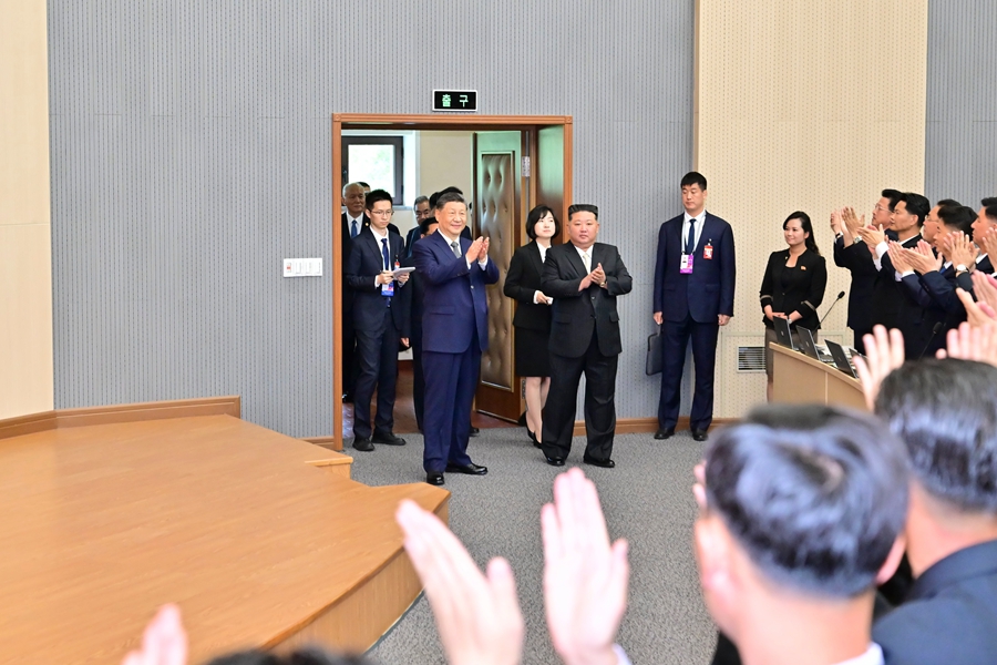 習総書記が朝鮮労働党中央幹部学校を訪問