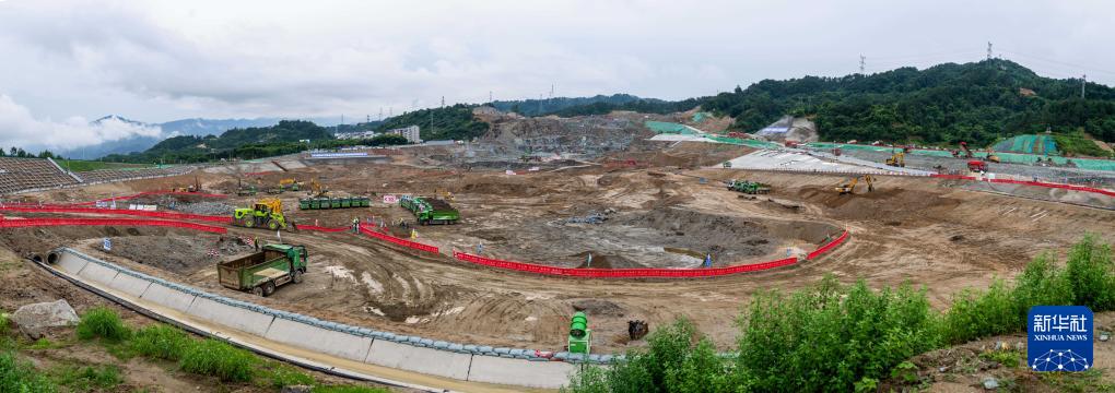 三峡水運新ルートの掘削工事現場（6月8日撮影・伍志尊）。