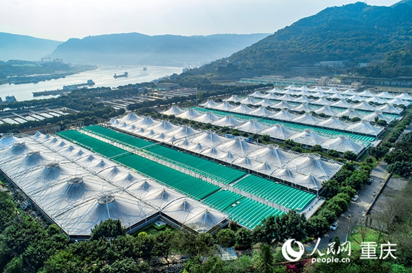  完全に覆われた鶏冠石汚水処理場（撮影・劉泓源）。