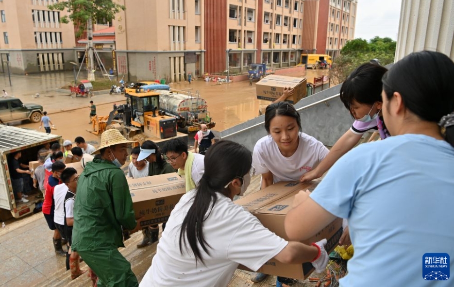 台風通過後、広西各地で復旧作業スタート