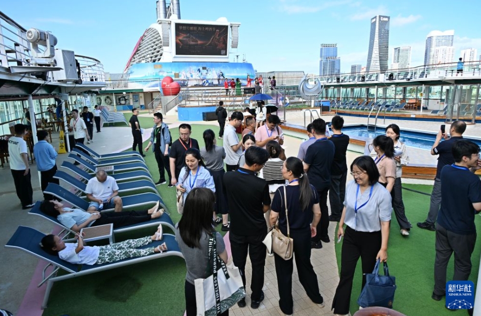 大型客船による停泊型ツアー「海上ビール祭り」が開幕　山東省青島