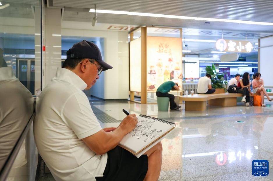 猛暑の中、涼しさをシェアする成都地下鉄の「クーリングスポット」　四川省