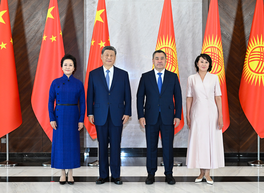 習近平国家主席がキルギスのジャパロフ大統領と会談