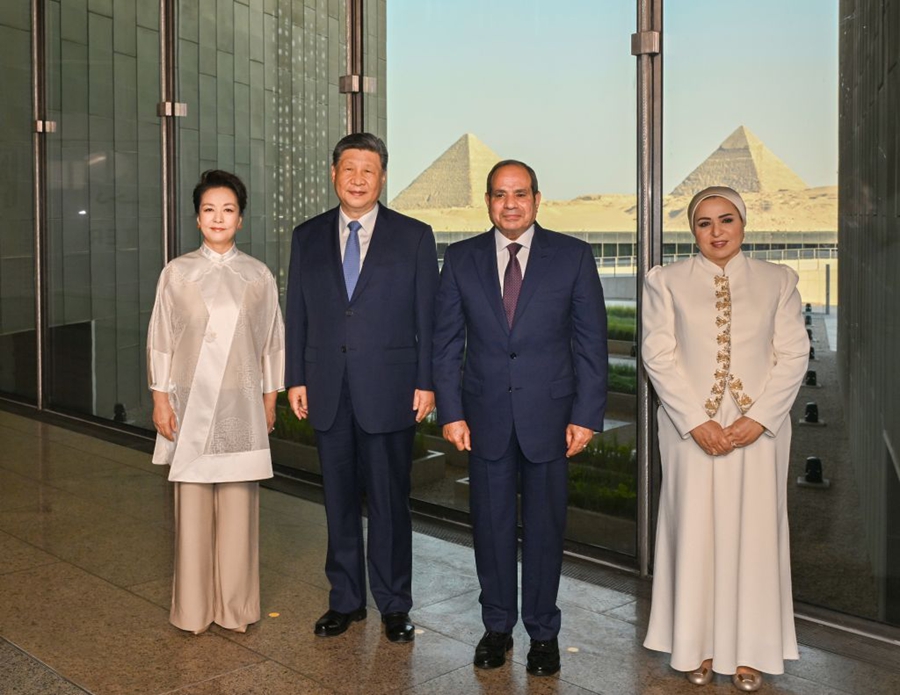 習近平国家主席夫妻がエジプト大統領夫妻と共に大エジプト博物館を見学