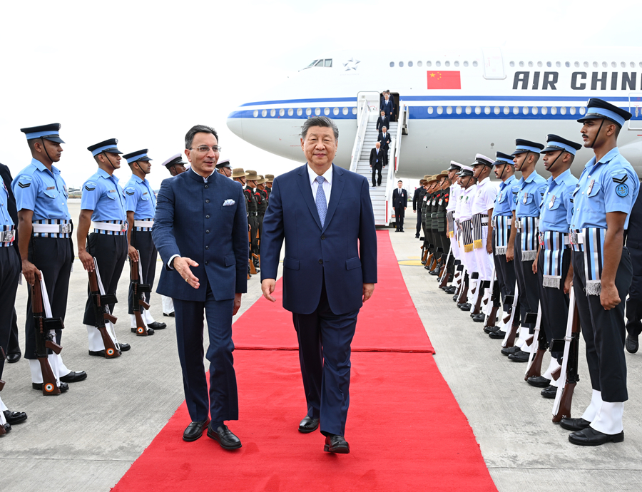 習近平国家主席がBRICS首脳会議出席のためインド・ニューデリー到着