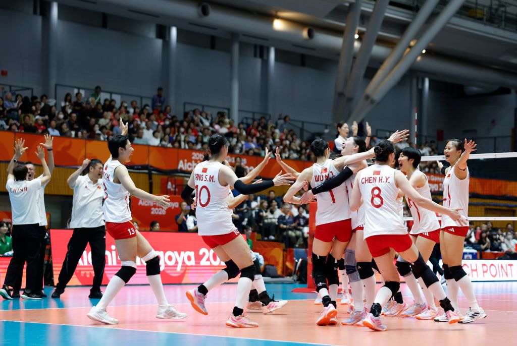9月22日、勝利が決まり大喜びする中国女子バレーボールナショナルチーム（撮影・王麗莉）。