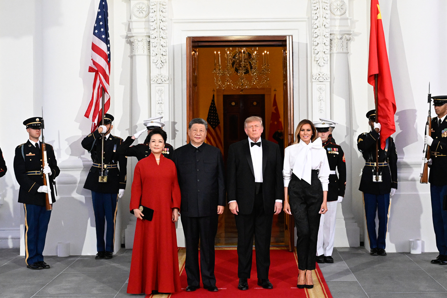 習近平国家主席と彭麗媛夫人、トランプ大統領夫妻主催の歓迎晩さん会に出席