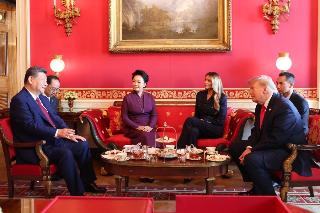 習近平国家主席と彭麗媛夫人、トランプ大統領夫妻と懇談