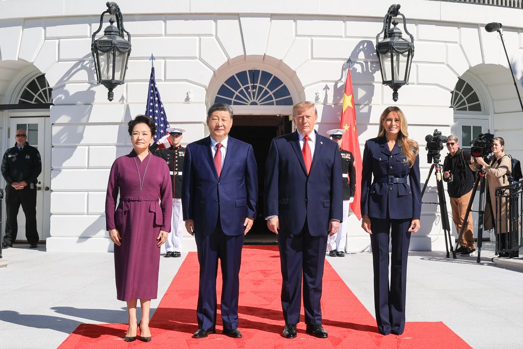 習近平国家主席と彭麗媛夫人、トランプ大統領夫妻と懇談
