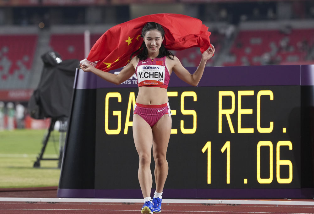 9月25日、試合後に喜びの表情を浮かべる陸上女子の陳妤頡選手(撮影・呂小煒)。