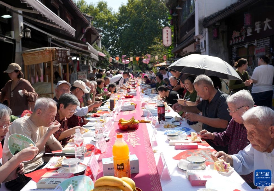 重陽節に高齢者を美味しい料理でもてなすイベント