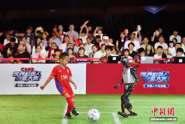 雄安新区で「ロボットサッカー頂上決戦」開催　河北省