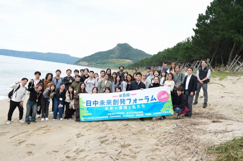 フィールドワークの様子(写真提供・笹川日中友好基金)。