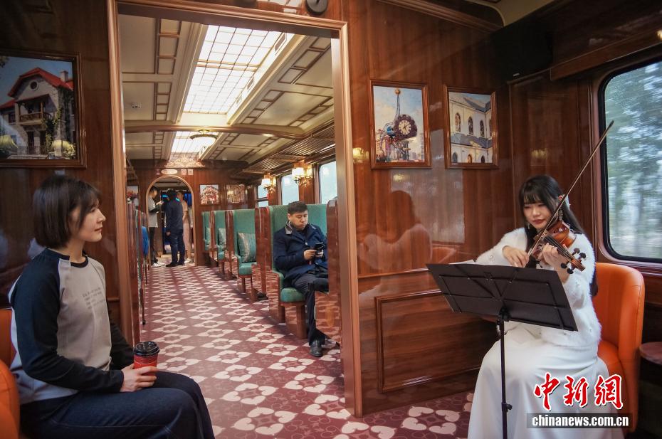中国初のテーマエンタメ没入型文化観光列車「津旅時光号」が天津から出発