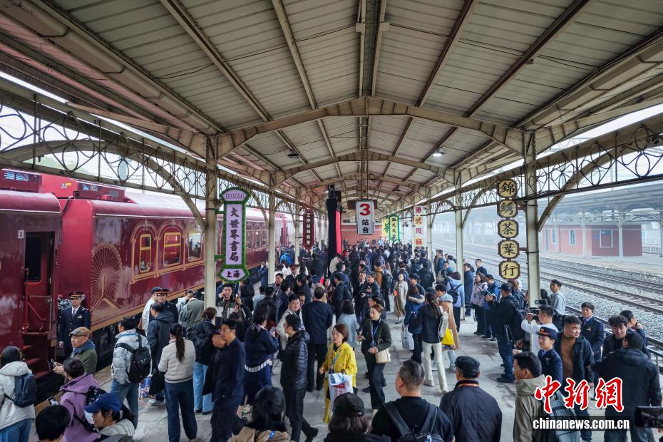 中国初のテーマエンタメ没入型文化観光列車「津旅時光号」が天津から出発