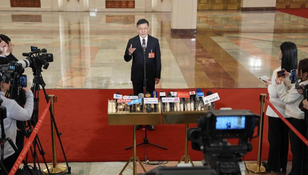 科学技術部部長「中国の科学技術力が新たな段階へ」                    3月5日に実施された第14期全国人民代表大会（全人代）第4回会議初の「部長通路」集中取材イベントで、科学技術部（省）の陰和俊部長は記者団の質問に応じた際に、「中国の科学技術事業は急速に発展し、科学技術力は新たな段階へと進んでおり、イノベーション指数の世界ランキングは10位まで上昇した」と述べた。詳細>