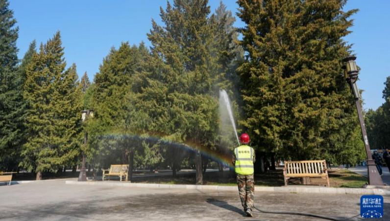 花粉シーズンに突入した北京市、各種対策を実施                    北京市園林緑化局はこのほど、花粉アレルギーが市民の日常生活に与えるダメージを軽減する目的で2026年花粉アレルギー総合防除作業を全面的にスタートした。詳細>