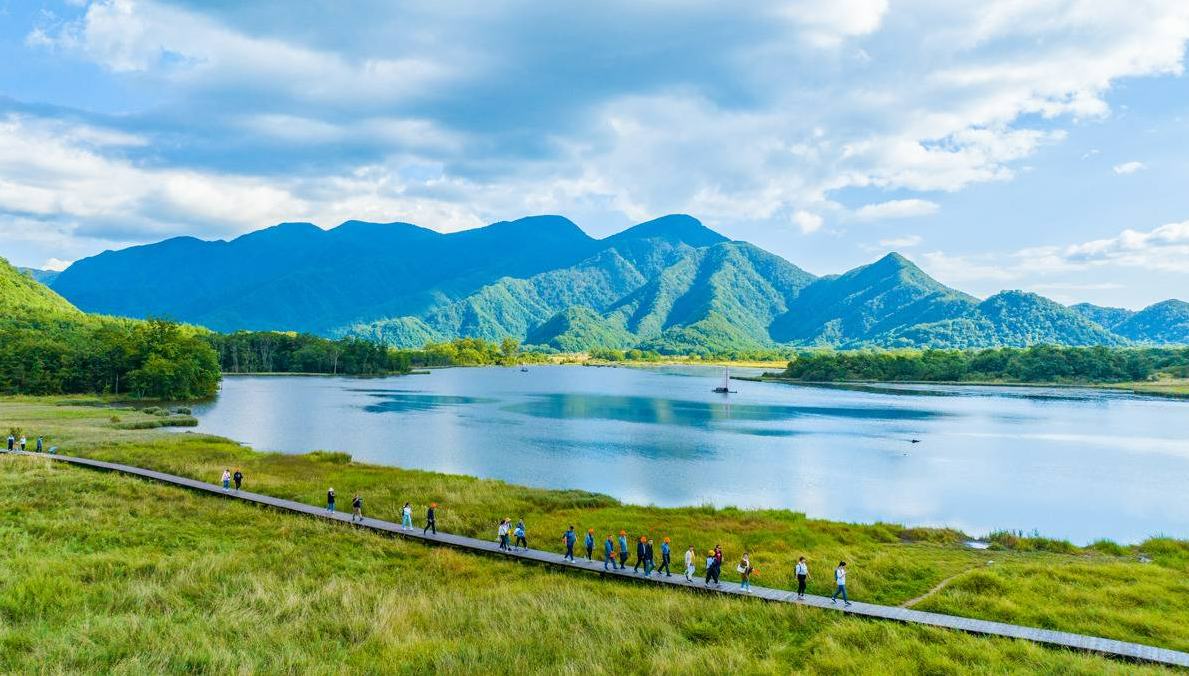 湖北省の神農架世界地質公園がユネスコから再び「グリーンカード」                    湖北省の神農架世界地質公園は3月30日、国際連合教育科学文化機関（ユネスコ）により「世界ジオパーク」に再認定（グリーンカード）され、4年後の2029年12月31日まで延長された。詳細>