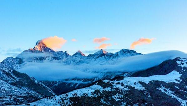 世界ジオパーク、中国の2ヶ所が追加                    国家林業・草原局の発表によると、フランスのパリで開催されている第224回ユネスコ執行委員会において、浙江省の常山と四川省の四姑娘山が審議を経て、正式に世界ジオパークに認定された。詳細>