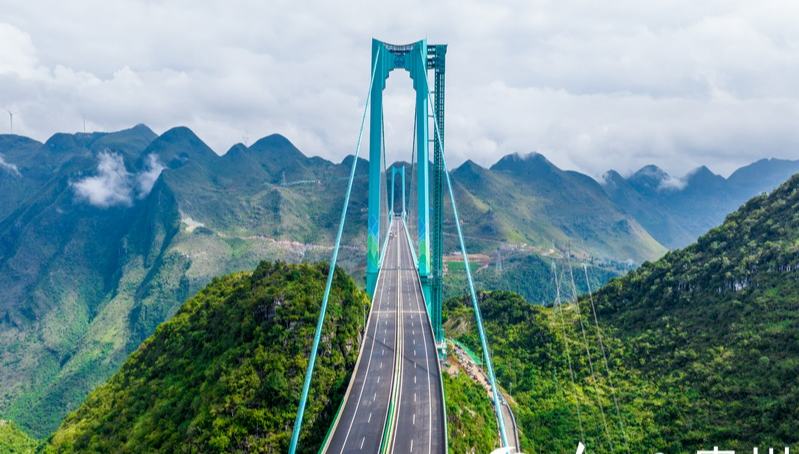 米誌「タイム」の「世界で最もすばらしい場所2026」に花江峡谷大橋が選出                    米誌「タイム」の2026年版「世界で最もすばらしい場所」100選に、「世界一高い橋」となっている貴州省の花江峡谷大橋が選出された。詳細>