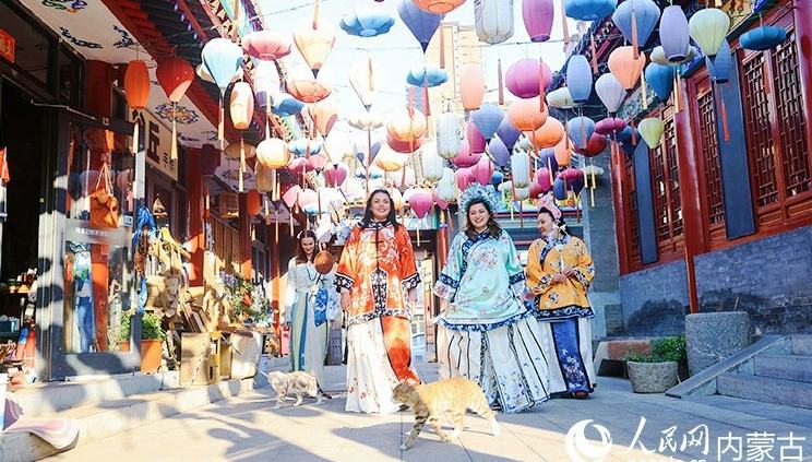 「中国人になろう」チャレンジが世界で引き続き流行                    「中国人になろう」チャレンジ「Becoming Chinese」は、このところ世界中で人気を集め続けている。詳細>