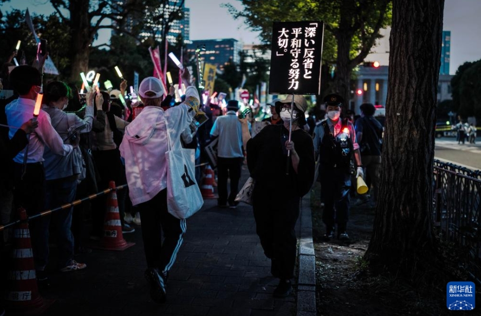 東京の国会議事堂前で1万人が「平和憲法」の改憲に抗議　日本