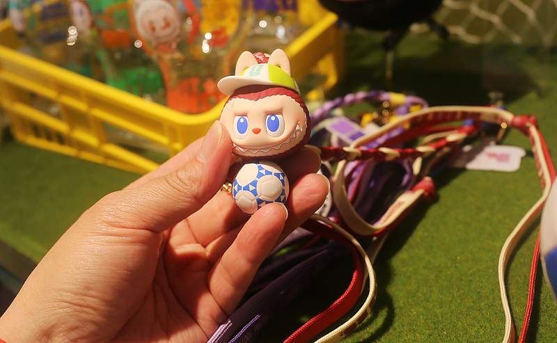 FIFA2026年W杯とポップマート「ラブブ」アートトイのコラボ製品が登場